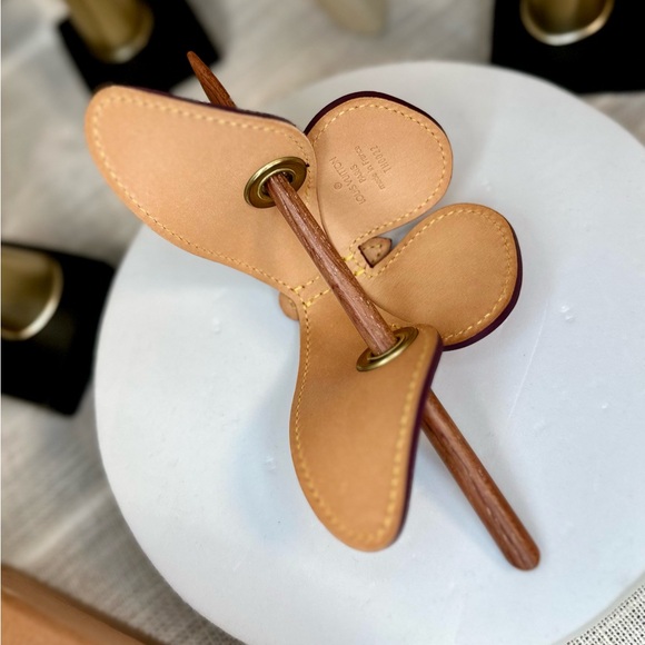 EUC Rare Louis Vuitton Burgundy Monogram Vernis Conte de Fees Butterfly Hair Pin - Picture 14 of 17